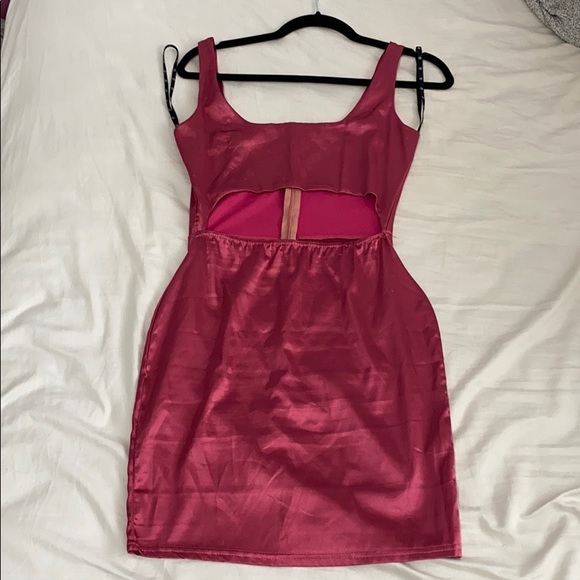 Missguided rose cut out dress - Picture 2 of 2